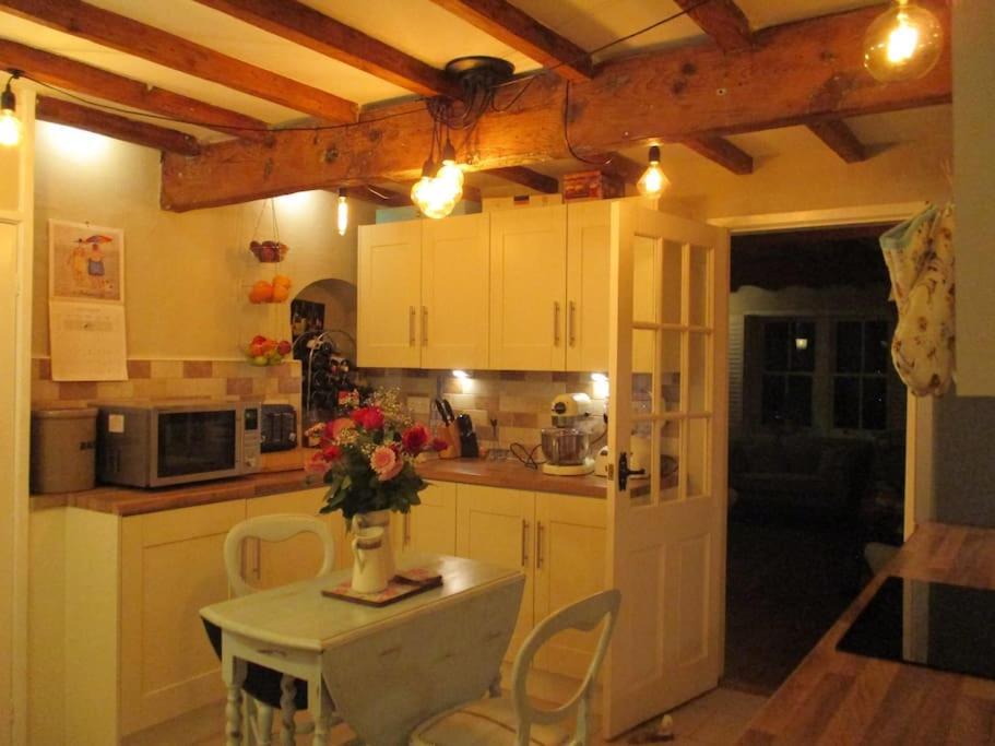 1800 Period Grade 2 Listed Holiday home *
