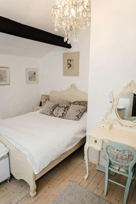 1800 Period Grade 2 Listed * Addingham