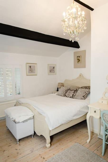 1800 Period Grade 2 Listed Holiday home Addingham