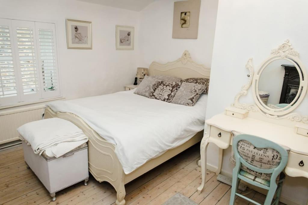 1800 Period Grade 2 Listed * Addingham